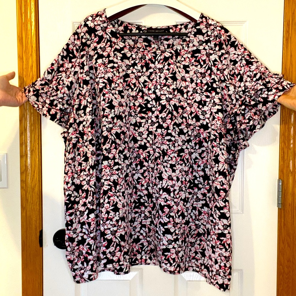 Lane Bryant classic crew neck top, black/white/pink floral print, size 34/36.